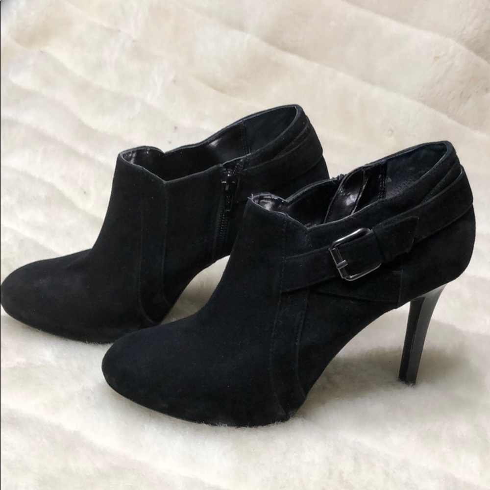Black suede Alfani booties